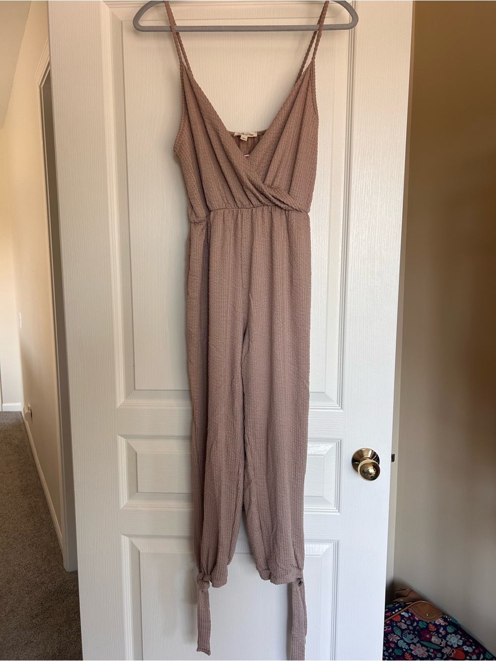 Textured Mauve Jumpsuit with Tie Ankles Rolla Coaster NWT Size Large